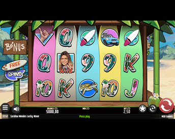 Carolina Mendes Lucky Wave